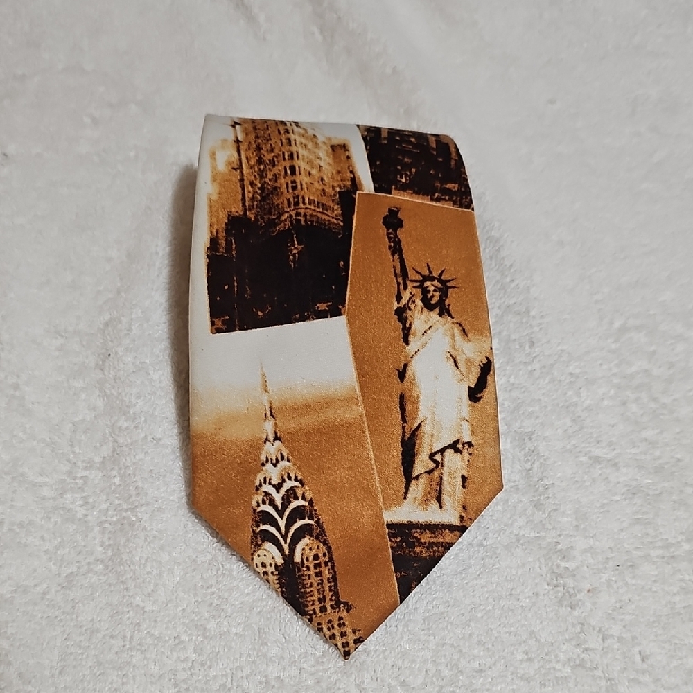 Dangii MAN Statue of Liberty Men's Necktie Used